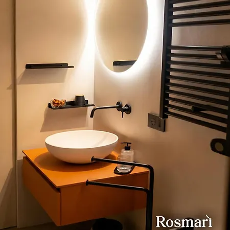Rosmari, Designer With Free Parking *